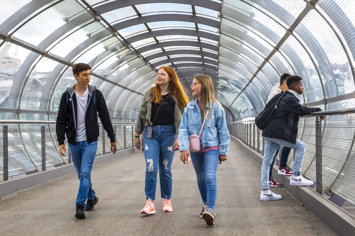 Wir suchen 5 Schüler*innen der 4., 5. oder 6. Klasse aus dem Raum Hamburg-Harburg, die Lust haben an einem hvv Workshop teilzunehmen.