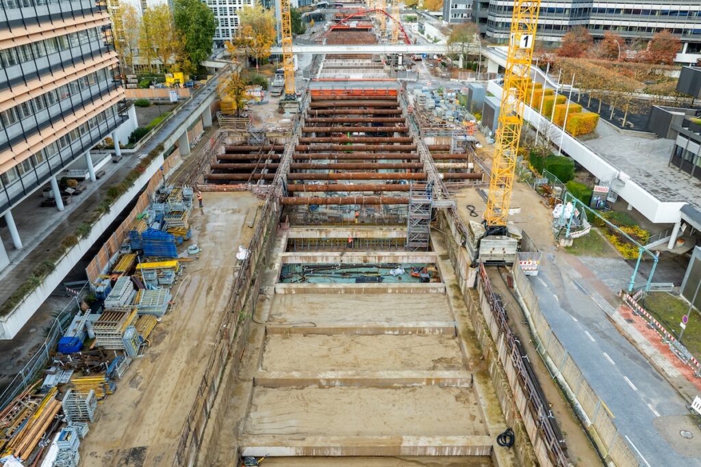Eine Baustellenbesichtigung wird zum außerschulischen Lernort.